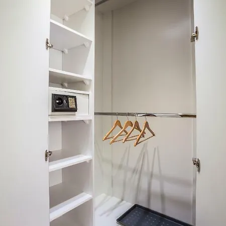 Luxury En-suite Air-conditioned